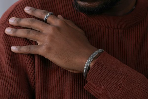 Les meilleurs bracelets en argent pour hommes au style différent